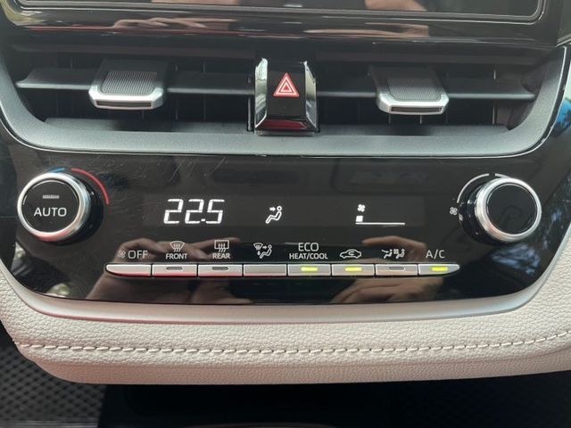 油電車 旗鑑版 抬頭顯示器 電動椅 LED頭燈 I-KEY 環景系統 ISOFIX  盲點  第8張相片