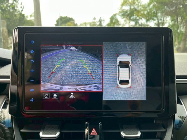 油電車 旗鑑版 抬頭顯示器 電動椅 LED頭燈 I-KEY 環景系統 ISOFIX  盲點  第9張相片