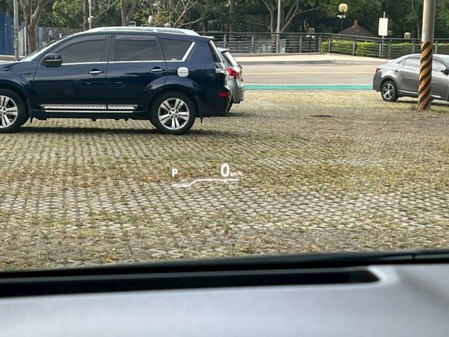 油電車 旗鑑版 抬頭顯示器 電動椅 LED頭燈 I-KEY 環景系統 ISOFIX  盲點  第13張相片