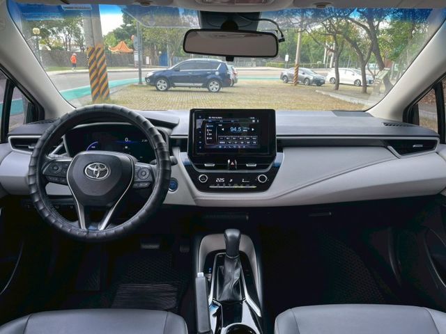 油電車 旗鑑版 抬頭顯示器 電動椅 LED頭燈 I-KEY 環景系統 ISOFIX  盲點  第16張相片