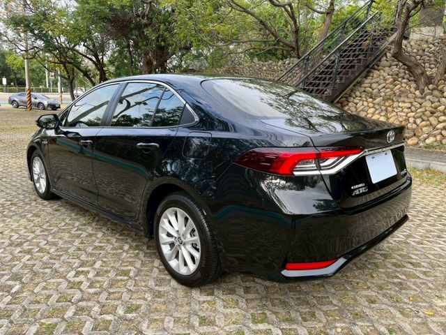 油電車 旗鑑版 抬頭顯示器 電動椅 LED頭燈 I-KEY 環景系統 ISOFIX  盲點  第18張相片