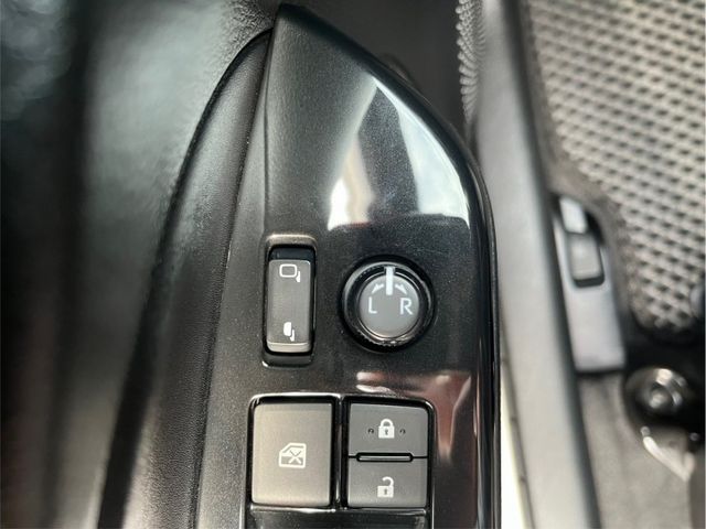 一手女用車 時尚好駕馭 里程保證 實跑3萬多公里  第5張相片