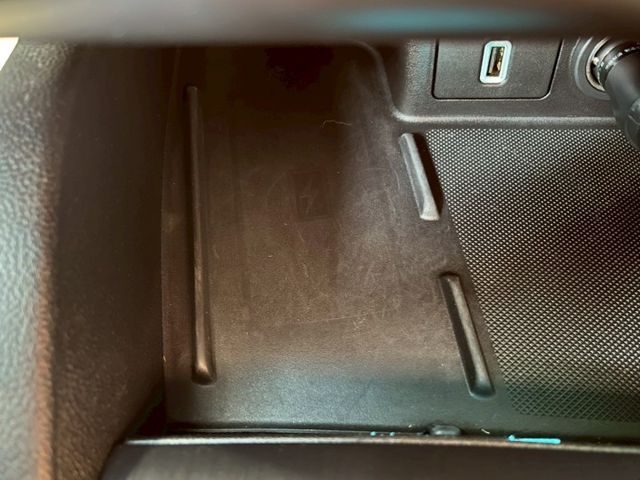 ST-LINE Lommel 換擋撥片 電動椅 無線車充  第4張相片