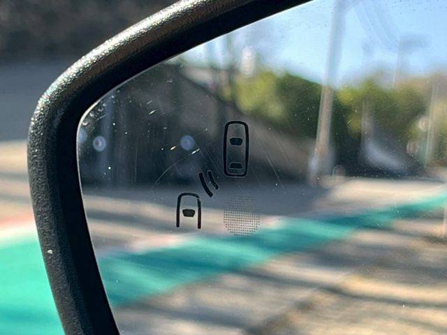 ST-LINE Lommel 換擋撥片 電動椅 無線車充  第11張相片