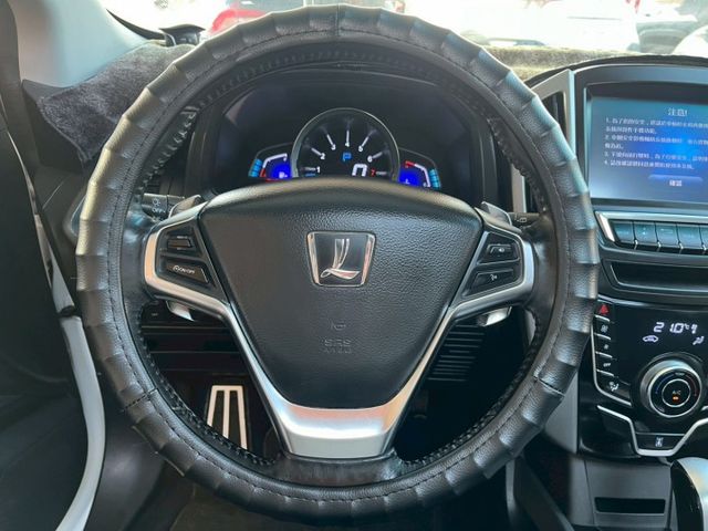 尊爵型 安全性高 底盤穩 車側顯影 HUD抬頭顯示器 車道變換輔助 I-KEY  第7張相片