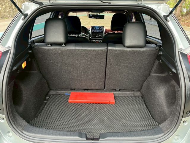 豪華版 I-KEY 恆溫 鋁圈 Push Start 倒車顯影 衛星導航  第3張相片