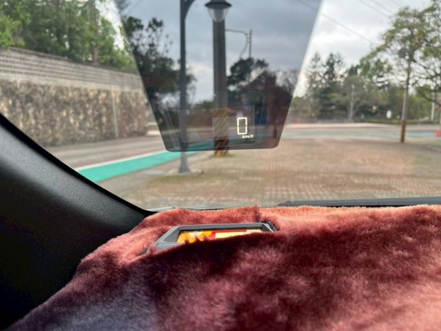 豪華版 I-KEY 恆溫 鋁圈 Push Start 倒車顯影 衛星導航  第12張相片