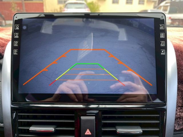 豪華版 I-KEY 恆溫 鋁圈 Push Start 倒車顯影 衛星導航  第15張相片