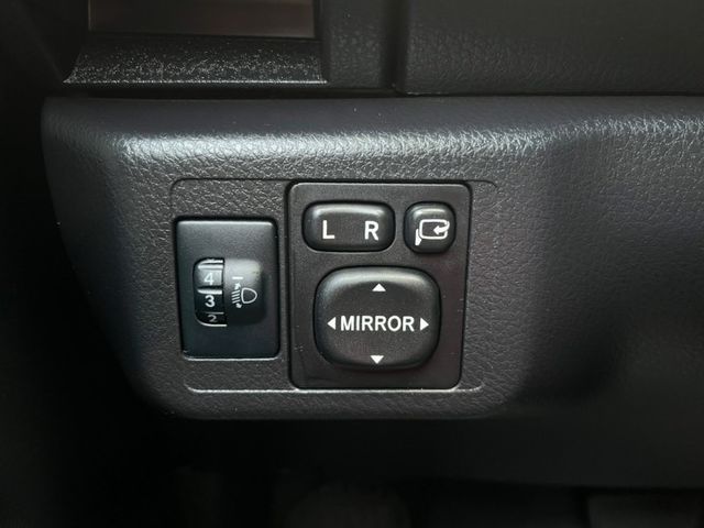 豪華版 I-KEY 恆溫 鋁圈 Push Start 倒車顯影 衛星導航  第18張相片