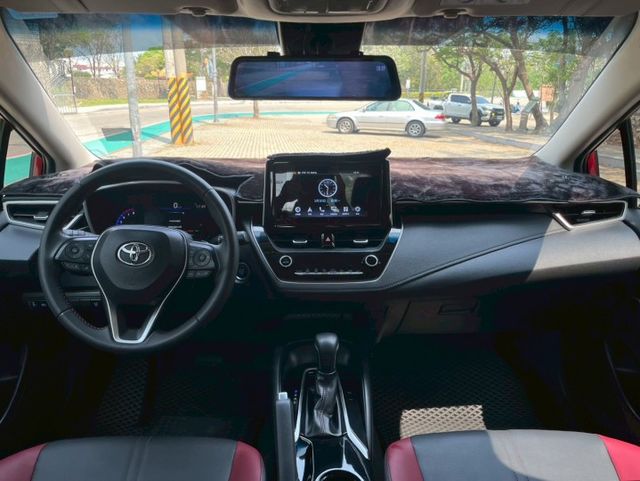 GR SPORT 獨立雙A臂懸吊 ACA主動轉向輔助 17吋鋁圈 ACC跟車 I-KEY 雙前跑車座椅 盲點偵測 定速  第5張相片