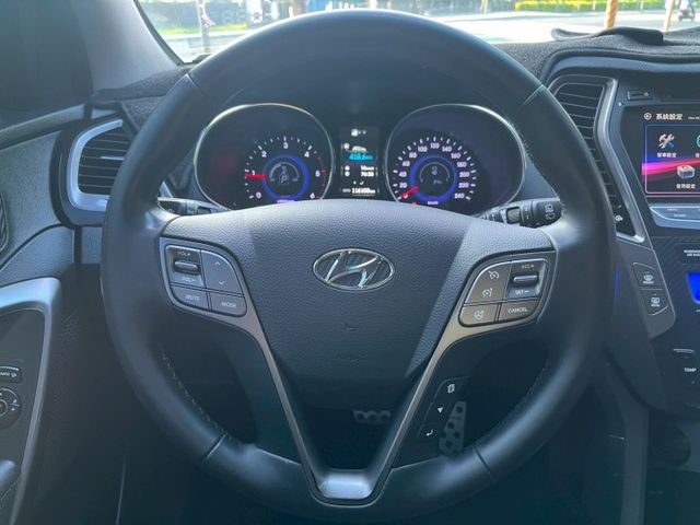 4WD 全景天窗 6安 自動停車系統 盲點偵測 雙前座電熱椅 HID頭燈 LED尾燈  第8張相片