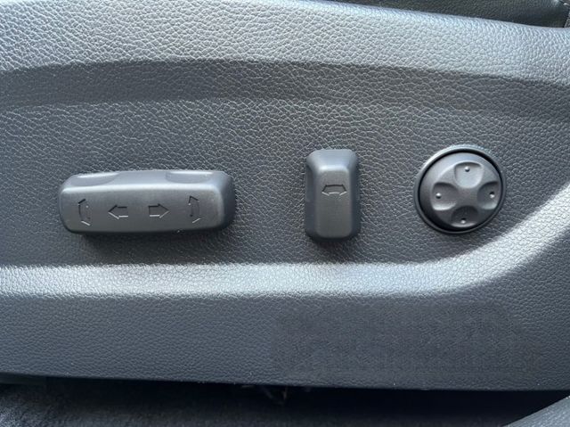4WD 全景天窗 6安 自動停車系統 盲點偵測 雙前座電熱椅 HID頭燈 LED尾燈  第20張相片