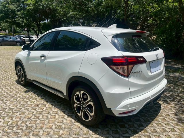 頂級S版 全車空力套件 加裝盲點偵測 LED頭燈 換檔撥片 倒車顯影 ECON節能 恆溫 前後行車記錄器  第17張相片