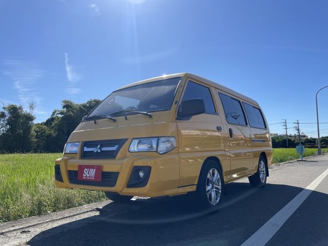 8人座 正時皮帶已更換完畢 全車全新隔熱紙 買回去無需再花錢 !!  第1張相片