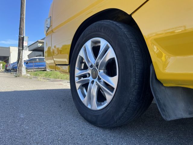 8人座 正時皮帶已更換完畢 全車全新隔熱紙 買回去無需再花錢 !!  第3張相片