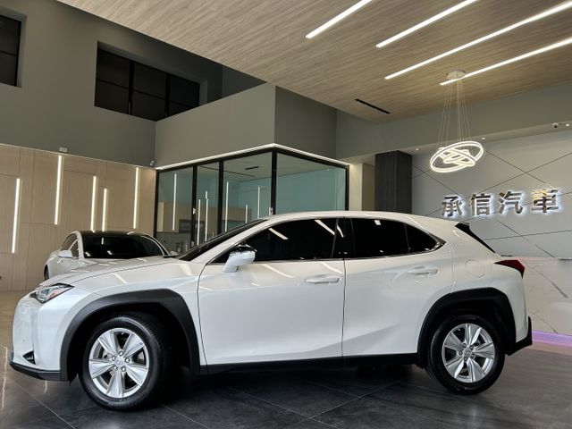 超級大降價...最保值進口小休旅 市場缺車 配備:盲點/ACC主動跟車 歡迎來電賞車  第2張相片