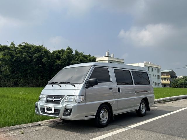 8人座/座椅很新/引擎外觀都整理好/按時保養車況優質  第1張相片