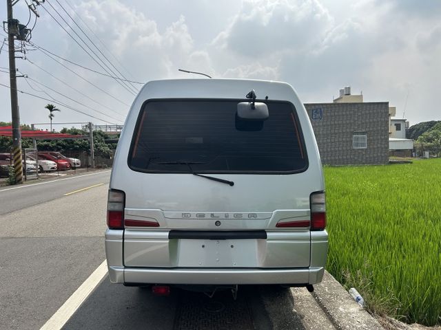 8人座/座椅很新/引擎外觀都整理好/按時保養車況優質  第3張相片