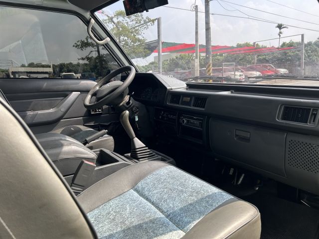 8人座/座椅很新/引擎外觀都整理好/按時保養車況優質  第6張相片