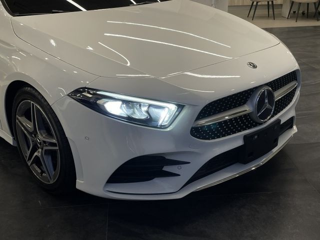 進口小型車/AMG套件/AMG方向盤/AMG18吋輪圈/自動停車/全景天窗/倒車顯影  第2張相片