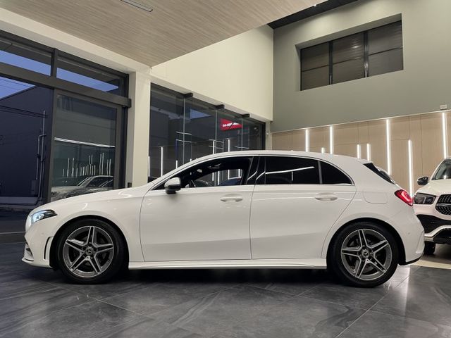 進口小型車/AMG套件/AMG方向盤/AMG18吋輪圈/自動停車/全景天窗/倒車顯影  第4張相片
