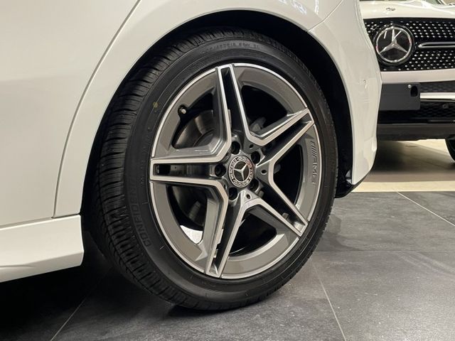 進口小型車/AMG套件/AMG方向盤/AMG18吋輪圈/自動停車/全景天窗/倒車顯影  第8張相片
