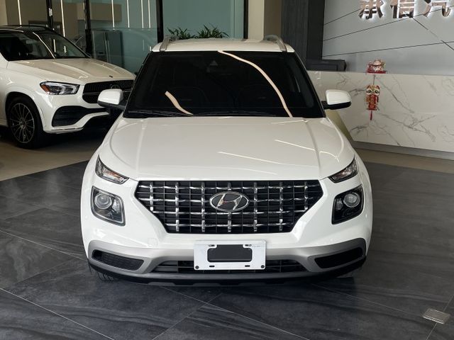 GLC版/一年僅跑8500公里/I-KEY/車道偏移/巡跡防滑/CarPlay  第2張相片