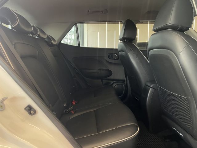 GLC版/一年僅跑8500公里/I-KEY/車道偏移/巡跡防滑/CarPlay  第8張相片