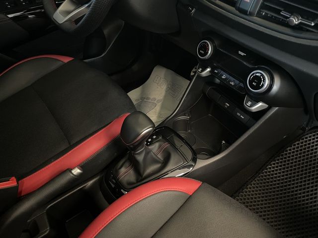 GT-LINE版/超低里程僅跑一萬五千公里/定速/車偏警示/盲點/360環景/天窗  第15張相片