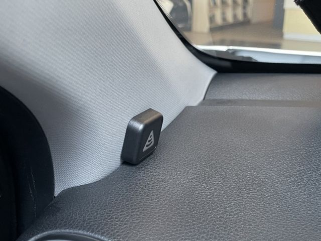 GT-LINE版/超低里程僅跑一萬五千公里/定速/車偏警示/盲點/360環景/天窗  第17張相片