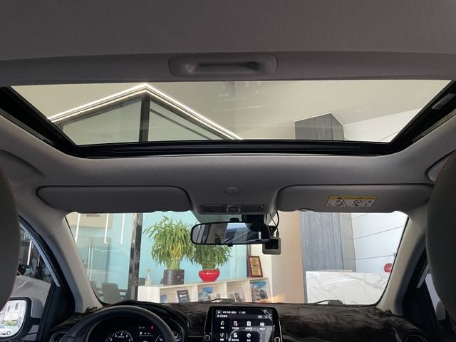 GT-LINE版/超低里程僅跑一萬五千公里/定速/車偏警示/盲點/360環景/天窗  第18張相片