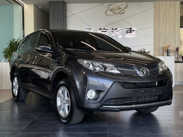 旅行式/定速/方向盤快控/分區空調/倒車雷達/駕駛座電動椅/電動後視鏡/摸門  第1張相片