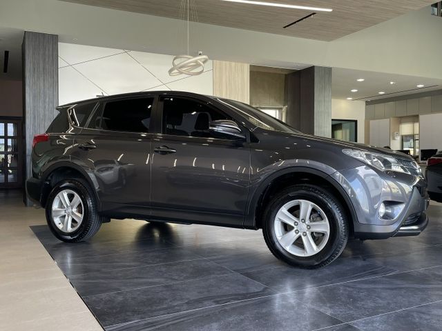 旅行式/定速/方向盤快控/分區空調/倒車雷達/駕駛座電動椅/電動後視鏡/摸門  第3張相片