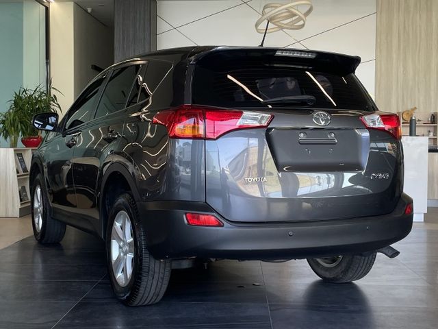 旅行式/定速/方向盤快控/分區空調/倒車雷達/駕駛座電動椅/電動後視鏡/摸門  第4張相片