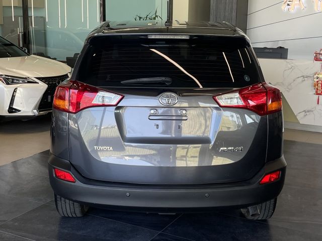 旅行式/定速/方向盤快控/分區空調/倒車雷達/駕駛座電動椅/電動後視鏡/摸門  第5張相片