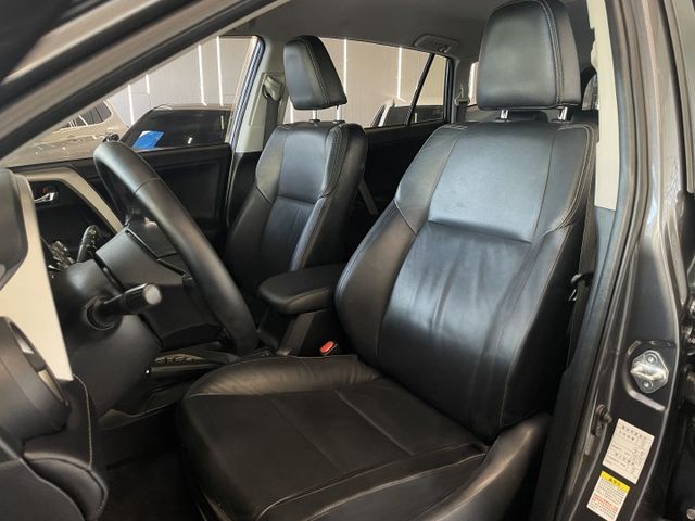 旅行式/定速/方向盤快控/分區空調/倒車雷達/駕駛座電動椅/電動後視鏡/摸門  第6張相片