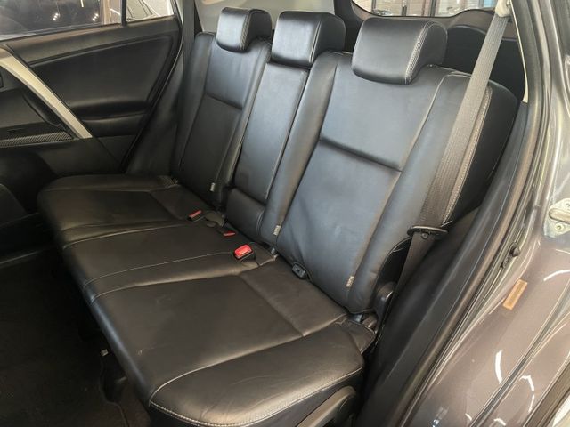 旅行式/定速/方向盤快控/分區空調/倒車雷達/駕駛座電動椅/電動後視鏡/摸門  第7張相片