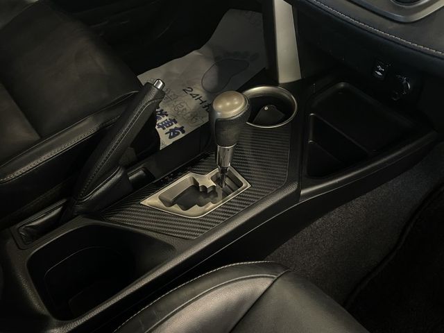 旅行式/定速/方向盤快控/分區空調/倒車雷達/駕駛座電動椅/電動後視鏡/摸門  第15張相片