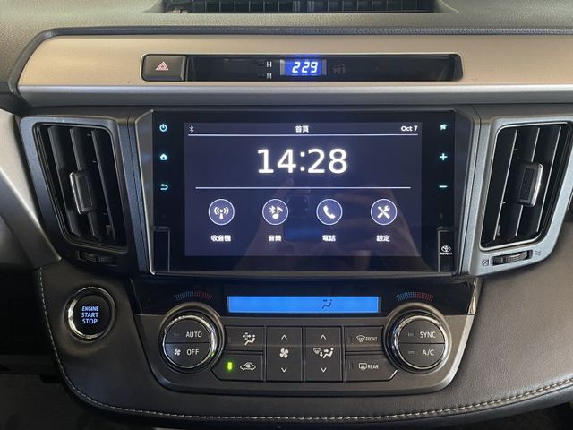 旅行式/定速/方向盤快控/分區空調/倒車雷達/駕駛座電動椅/電動後視鏡/摸門  第16張相片