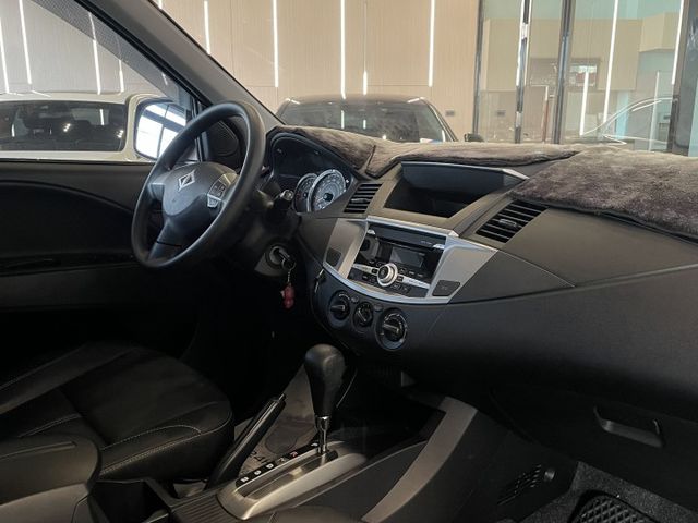 定速/後視鏡型倒車顯影/胎壓監控/後座出風口/後座前後滑移傾角調整/座椅保持完美/  第12張相片