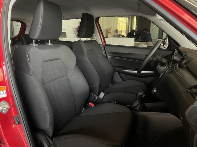 GLX版/年均8600公里/ACC跟車/車偏/防滑/盲點/倒車顯影/換檔撥片/I-KEY/原廠保固中  第8張相片