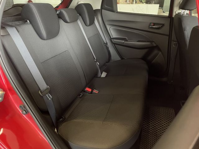 GLX版/年均8600公里/ACC跟車/車偏/防滑/盲點/倒車顯影/換檔撥片/I-KEY/原廠保固中  第9張相片