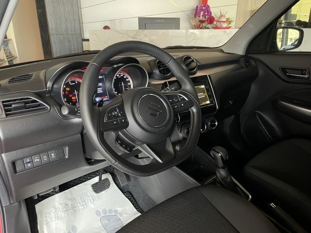 GLX版/年均8600公里/ACC跟車/車偏/防滑/盲點/倒車顯影/換檔撥片/I-KEY/原廠保固中  第11張相片