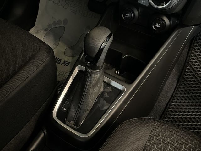 GLX版/年均8600公里/ACC跟車/車偏/防滑/盲點/倒車顯影/換檔撥片/I-KEY/原廠保固中  第15張相片