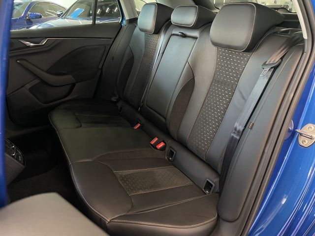 豪華菁英版/僅跑5200公里/ACC跟車/盲點/電尾門/雙前加熱椅/摸門/CarPlay/原廠保固  第7張相片