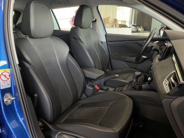 豪華菁英版/僅跑5200公里/ACC跟車/盲點/電尾門/雙前加熱椅/摸門/CarPlay/原廠保固  第8張相片