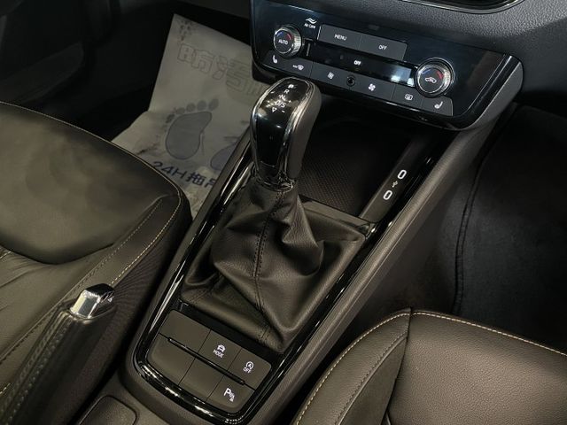 豪華菁英版/僅跑5200公里/ACC跟車/盲點/電尾門/雙前加熱椅/摸門/CarPlay/原廠保固  第15張相片