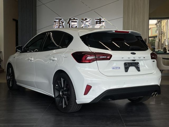 ST-LINE Vignale版/僅跑8300公里/ACC/車偏/盲點/自動停車/HUD抬顯/B&O音響/摸門  第4張相片