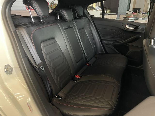 ST-LINE Vignale版/僅跑8300公里/ACC/車偏/盲點/自動停車/HUD抬顯/B&O音響/摸門  第9張相片