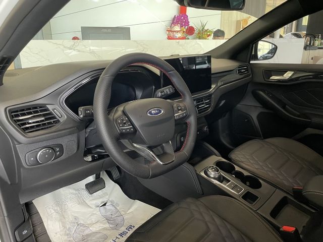 ST-LINE Vignale版/僅跑8300公里/ACC/車偏/盲點/自動停車/HUD抬顯/B&O音響/摸門  第11張相片